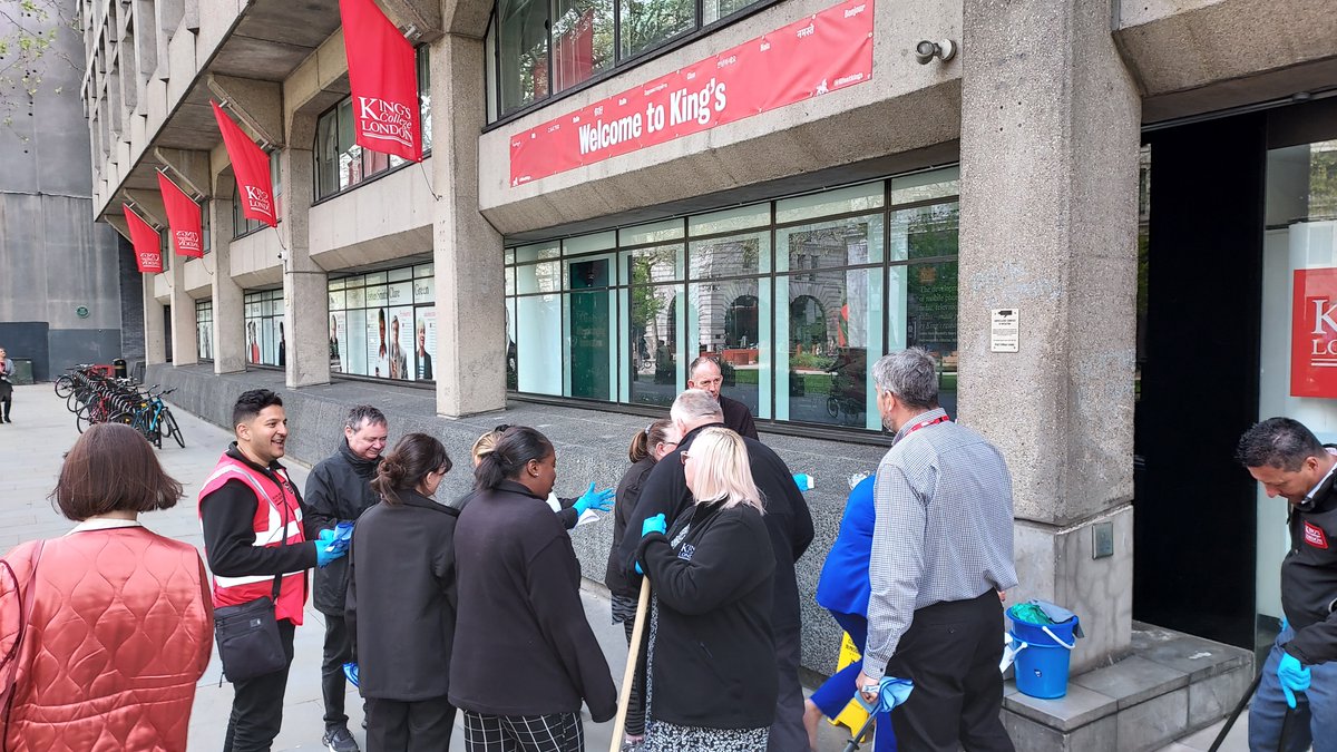 KautukChaddha's tweet photo. It was an absolute joy to be @TheNorthbankBID #SmartenAndSparkle, Makeover of #Strand event yesterday,with my @KingsCollegeLon friends & @LM_Westminster @Hamza_Taouzzale.
#ServiceAtKings #Volunteering #SustainableCity #CommunityImpact #CommunityEngagement #London #Sustainability https://t.co/3m4wrsL7DY