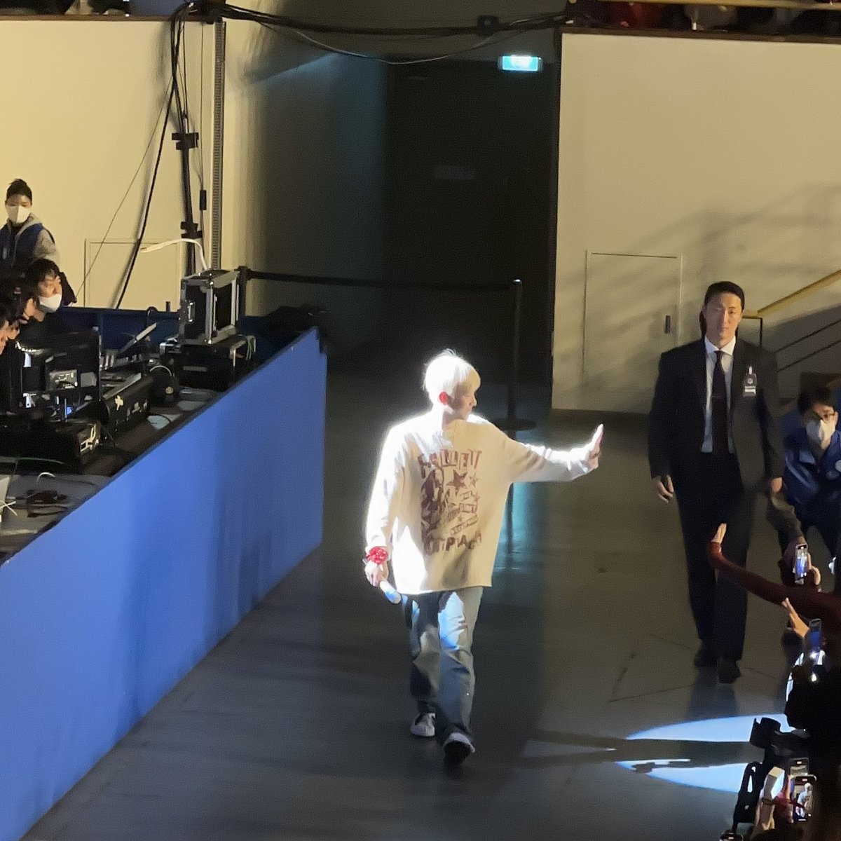 light_b_'s tweet photo. 백현이 잠시 인간세상 마실나온 팅커벨 아니신지 .. https://t.co/k8udotjHvC