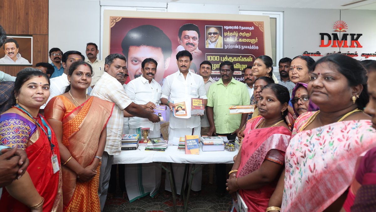 Anbil_Mahesh's tweet photo. மாண்புமிகு தமிழ்நாடு முதலமைச்சர் @mkstalin அவர்களின் வழிகாட்டுதலின்படி மதுரையில் கட்டப்பட்டு வரும் "கலைஞர் நூற்றாண்டு நூலகத்திற்கு'' 1000 நூல்களை அன்பளிப்பாக வழங்கிய தமிழ்நாடு அரசு உதவி பெறும் சிறுபான்மையற்ற பள்ளிகளின் ஆசிரியர் கூட்டமைப்பினருக்கு மனமார்ந்த நன்றிகளைத் தெரிவித்துக்கொள்கிறேன்.
#kalaignar_centenary_library