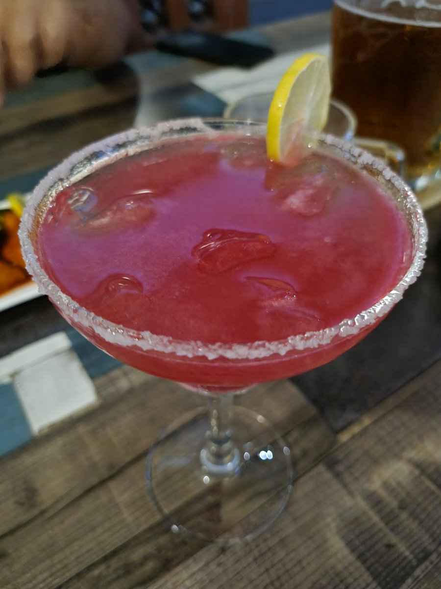 epshita_c's tweet photo. Celebrating weekend gifts and that oh so cool weather in Bangalore!🎉
#Grillhouse #Strawberrymargarita #Beer #Chileanwine #Rainyeveninginbangalore #Bangalorefoodies #Chatterjee #Chakrabarti #Binge #grace https://t.co/LgiyOdnfA1