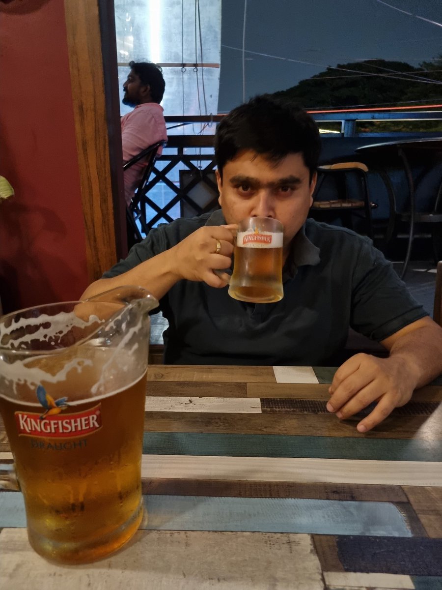 epshita_c's tweet photo. Celebrating weekend gifts and that oh so cool weather in Bangalore!🎉
#Grillhouse #Strawberrymargarita #Beer #Chileanwine #Rainyeveninginbangalore #Bangalorefoodies #Chatterjee #Chakrabarti #Binge #grace https://t.co/LgiyOdnfA1