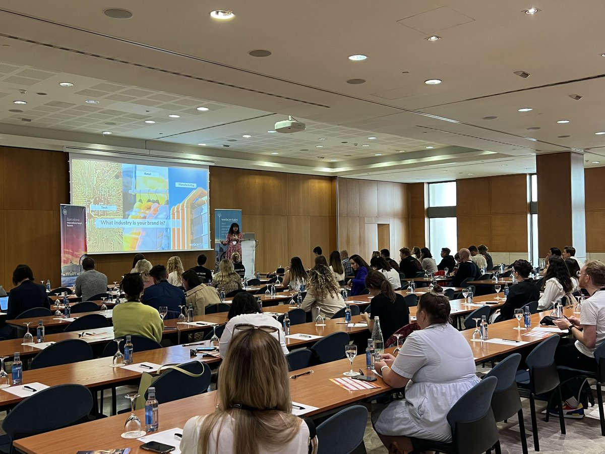 GemHoughton's tweet image. First sessions underway at #IntSS - social storytelling and social Strategy