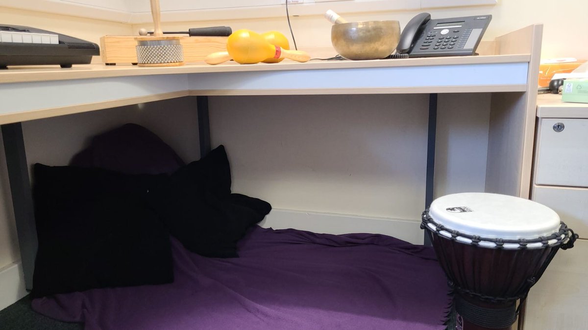 MusicTherapyWks's tweet image. In our #MusicTherapy sessions, we create adaptable spaces for clients&apos; unique needs. Some with insecure attachments find safety under the desk, reducing anxiety &amp;amp; fostering comfort 🌌🤗 Here&apos;s a cozy space for one client&apos;s MT journey 📷💖 

#InsecureAttachment #ClientCentered