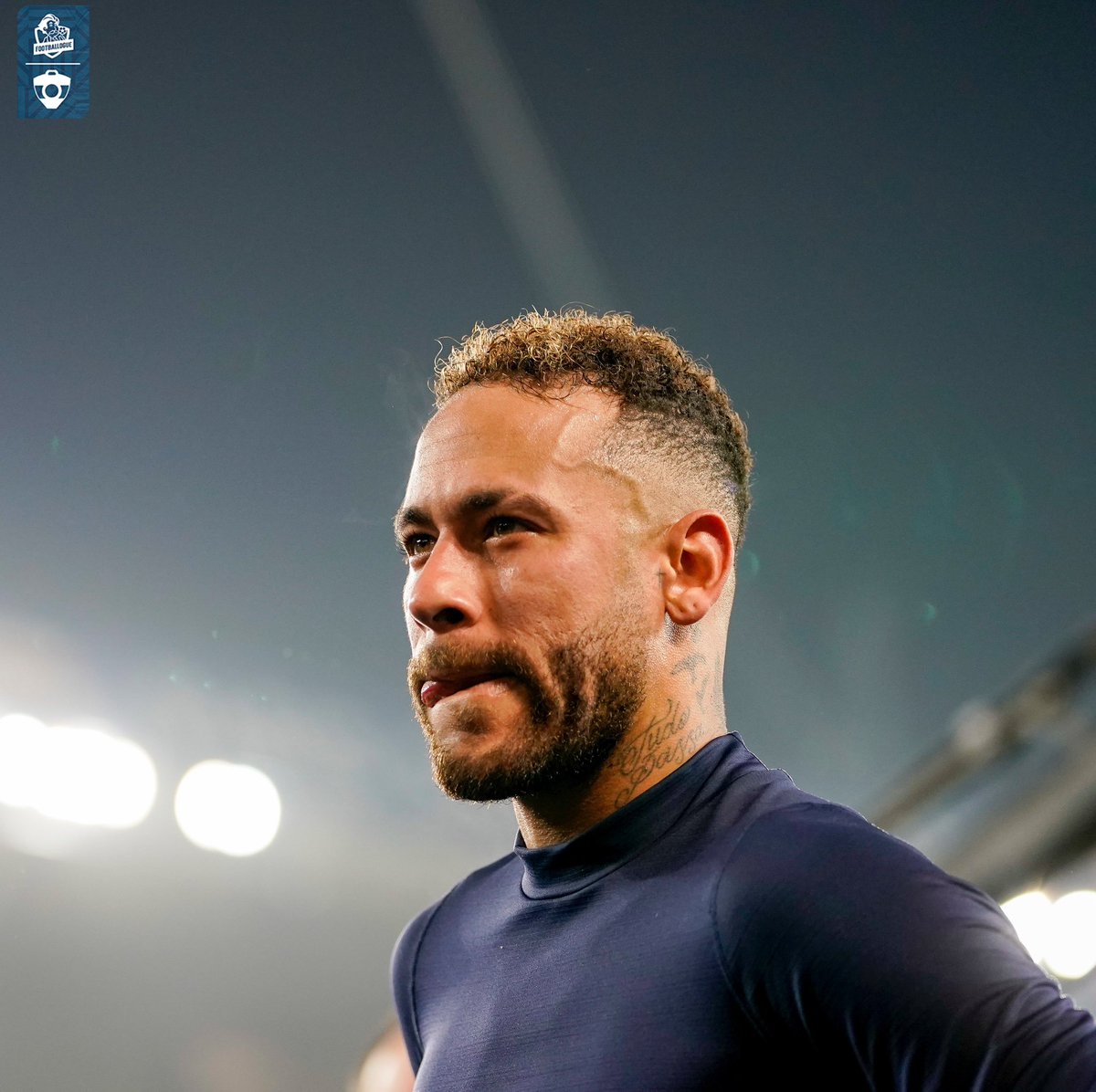 Footballogue's tweet photo. L’entourage de Neymar sur sa situation💬: « Sa femme est enceinte, elle va venir en France et prend des cours de français. Il n’y avait aucune raison de partir pour l’instant. Neymar a fait beaucoup d’efforts pour jouer sous infiltration quand Messi et Mbappe n’étaient pas là, c’est injuste de lui en vouloir pour ce qui se passe actuellement. Pour le reste, on attend de voir comment ça va se passer cet été. »

(L’Equipe)