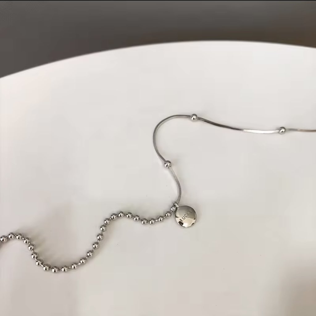 สร้อยข้อเท้าเส้นโปรด ยกให้ของ earika 🥺 ชอบตัวเองตอนใส่มาก น่ารักแบบไม่เอะอะ ใส่แล้วดูมีอะไร