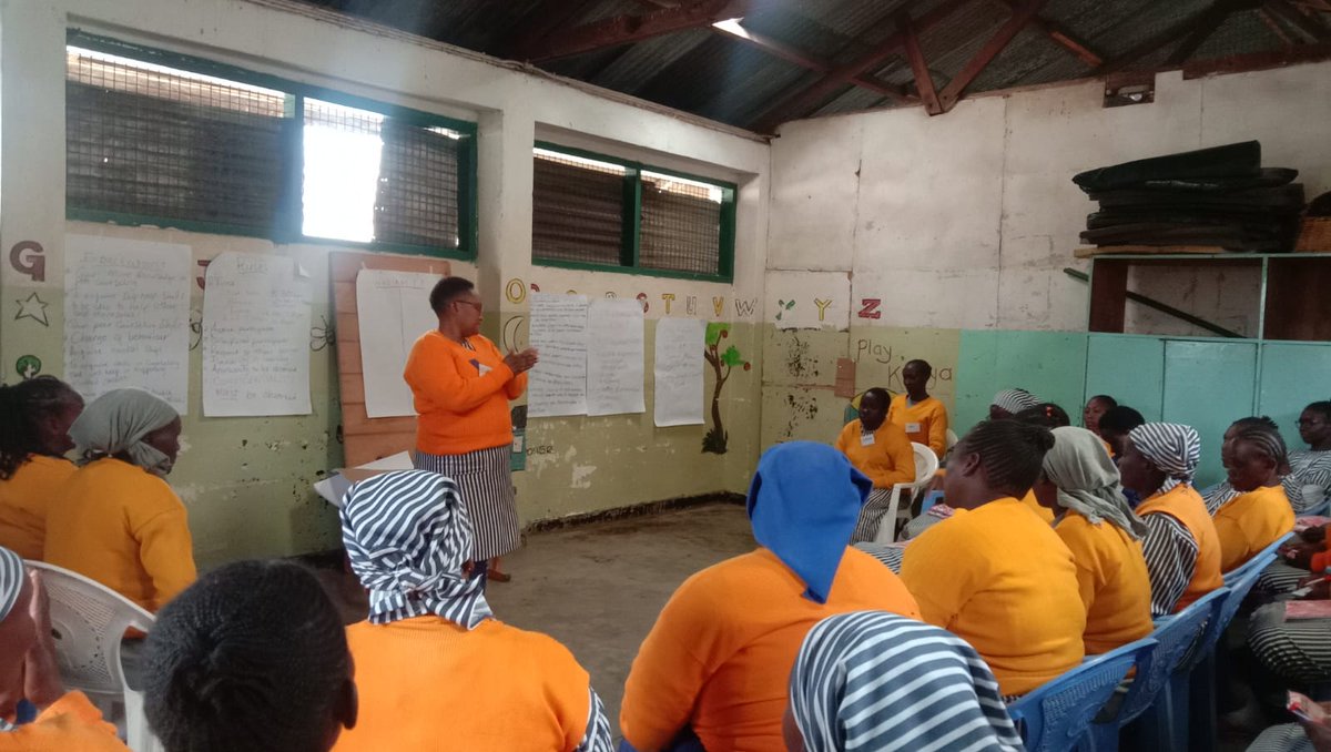 Faraja_KE's tweet image. 40 women from @PrisonsKe Nakuru Women's Prison have been undergoing a one-week capacity development program aimed at equipping them with skills to conduct #PeerCounseling to their fellow inmates. The training fosters #PsychosocialSupport (PSS) and #SocialandEmotionalLearning(SEL)