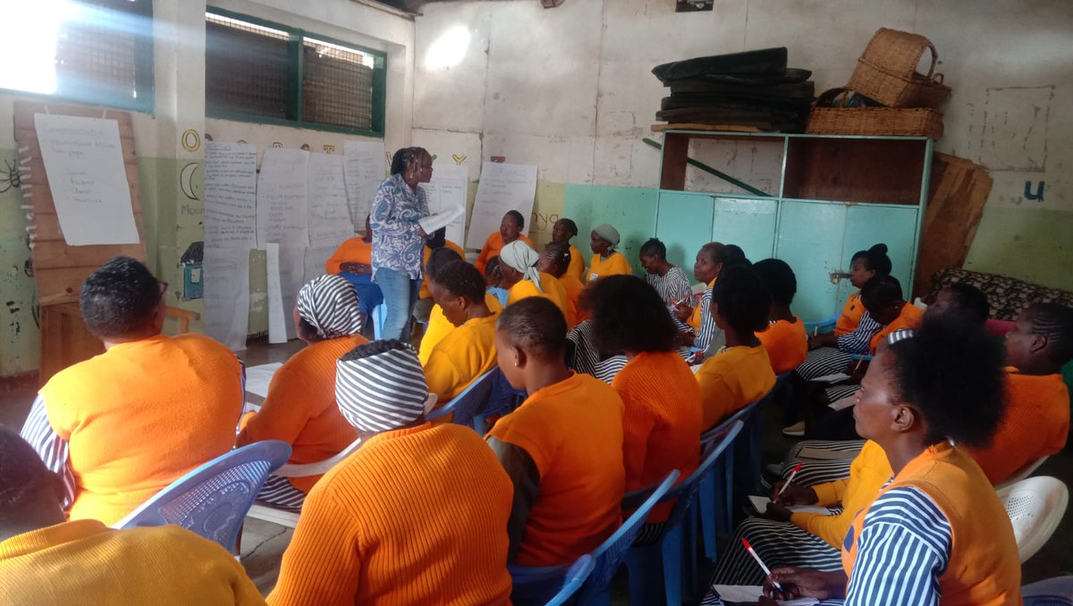 Faraja_KE's tweet image. 40 women from @PrisonsKe Nakuru Women's Prison have been undergoing a one-week capacity development program aimed at equipping them with skills to conduct #PeerCounseling to their fellow inmates. The training fosters #PsychosocialSupport (PSS) and #SocialandEmotionalLearning(SEL)