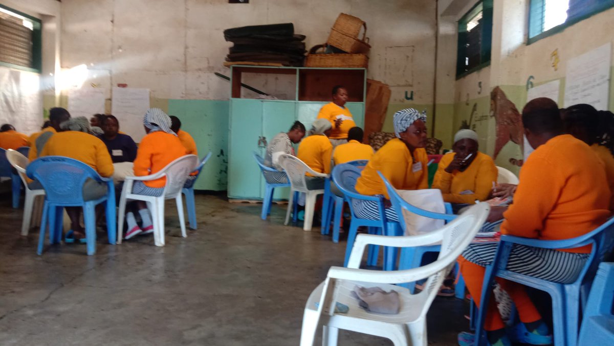 Faraja_KE's tweet image. 40 women from @PrisonsKe Nakuru Women's Prison have been undergoing a one-week capacity development program aimed at equipping them with skills to conduct #PeerCounseling to their fellow inmates. The training fosters #PsychosocialSupport (PSS) and #SocialandEmotionalLearning(SEL)