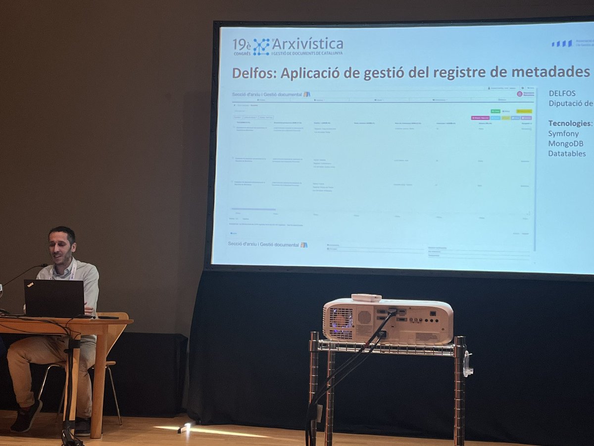 oae_UB's tweet photo. 💻“#Delfos és una aplicació feta amb programari lliure i una bbdd no relacional. El que fa és exposar lea dades a través d’unes API i les passa a una API de dades obertes de la @diba, transformant les dades de gestió a dades publicades”

#DadesenAcció https://t.co/mlNC0BhtHV