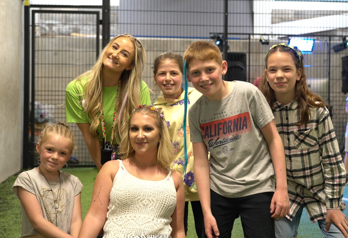 inspireyz's tweet photo. IT'S OUR BIRTHDAAAAAAAAAAAYYYYYYY!!!!!! 🥳
Five phenomenal years! Our Junior members kicked off #FIVEFEST in style last night! We go again for Seniors tonight! 😎 https://t.co/wRGnA27ZQ9