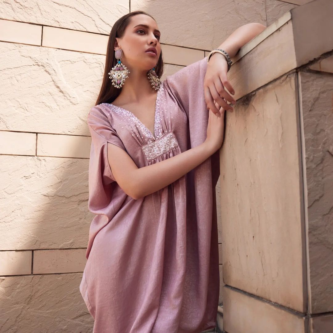 SIDDARTHA TYTLER X FABALLEY⚡ Drifting from breezy beaches to knockout nights out, brunches in the city to midday soirées—every summer shindig gets a designer upgrade!  Shop the new collection at faballey.com 
.
.
#Faballey #AlleyGals #NewLaunch #DesignerCollab
