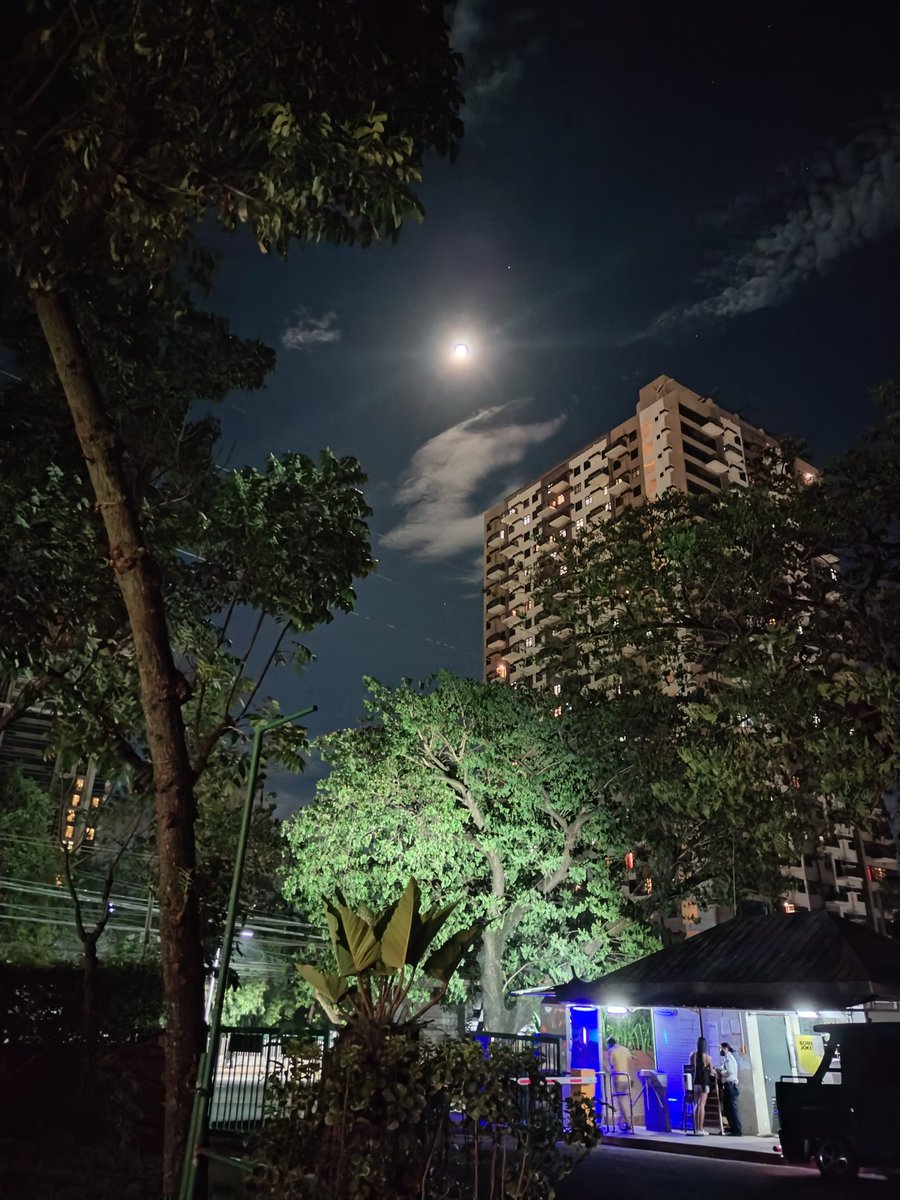 ninjae_mari's tweet photo. 4 May 2023

Ikaunom nga ikaupat sa Mayo.

Last night was beautiful. https://t.co/Ljju7BzGRE
