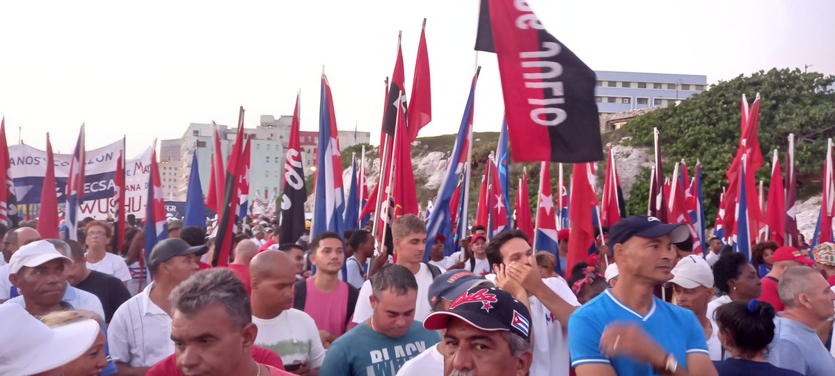 MinfarC's tweet photo. Esta es una fiesta obrera de Patria o Muerte, nos convocan los sueños de justicia y la fidelidad al socialismo.
#ALaPatriaManosYCorazón https://t.co/NFVEE4URd8