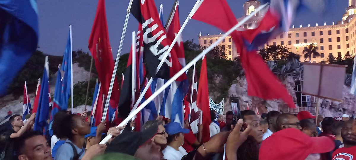MinfarC's tweet photo. Esta es una fiesta obrera de Patria o Muerte, nos convocan los sueños de justicia y la fidelidad al socialismo.
#ALaPatriaManosYCorazón https://t.co/NFVEE4URd8