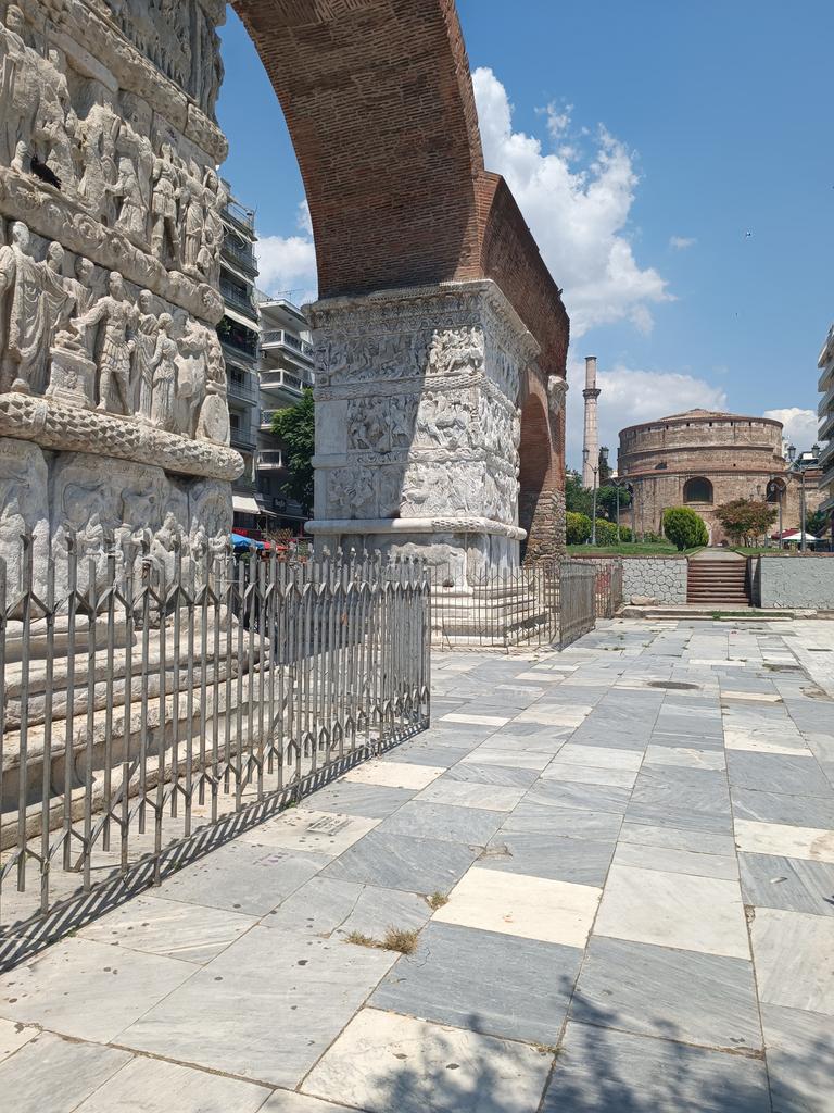 The Arch of Galerius and the Rotunda

Thessaloniki, Greece

#HistoryofArt #Rome #Thessaloniki