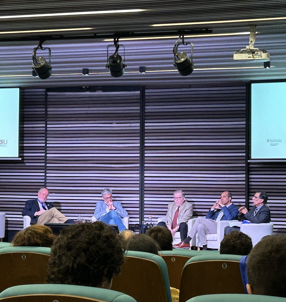 Simposium internacional de EPOC y tabaco. Grandes ponentes internacionales…un lujo tenerlos en Cáceres. <a href="/DrRiesco/">JARiescoMiranda</a>