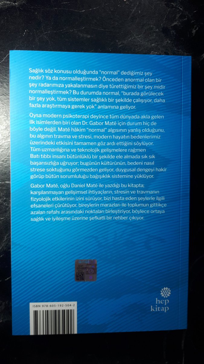 "Yaptığım konuşmalarda izleyicilerden sık sık, son beş yılda bir nörolog, kardiyolog, respirolog, romatolog, gastro-enterolog, dermatolog veya immünologu -yani "herhangi bir tibbi-olog"u- ziyaret etmişlerse ellerini kaldırmalarını istiyorum. Birçok el fırlıyor. "Şimdi" diye👇👇👇