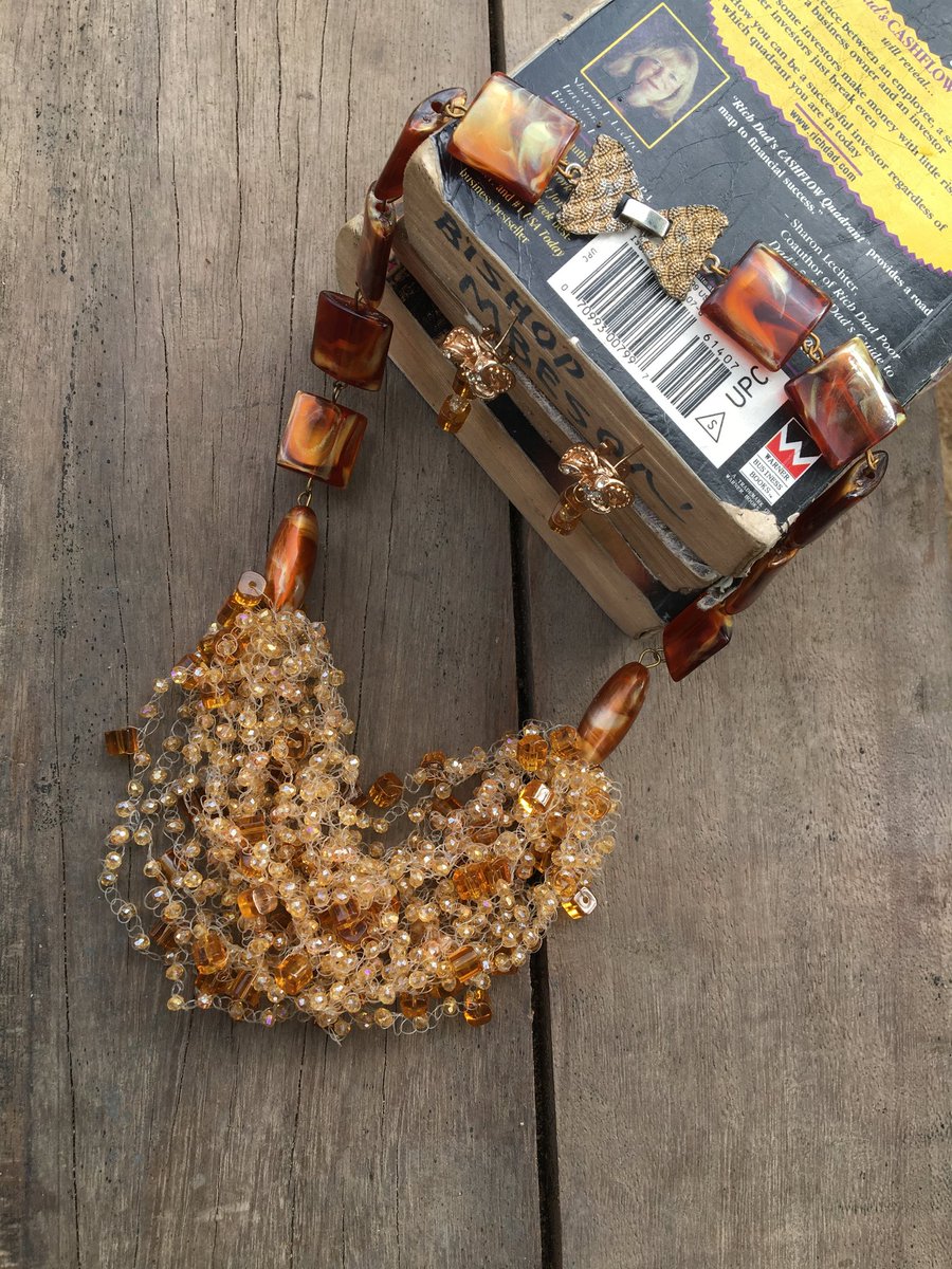 MAMBeads's tweet photo. This lovely piece is ready to be Worn.

 Price:N5000 https://t.co/aKdCmbE5DH