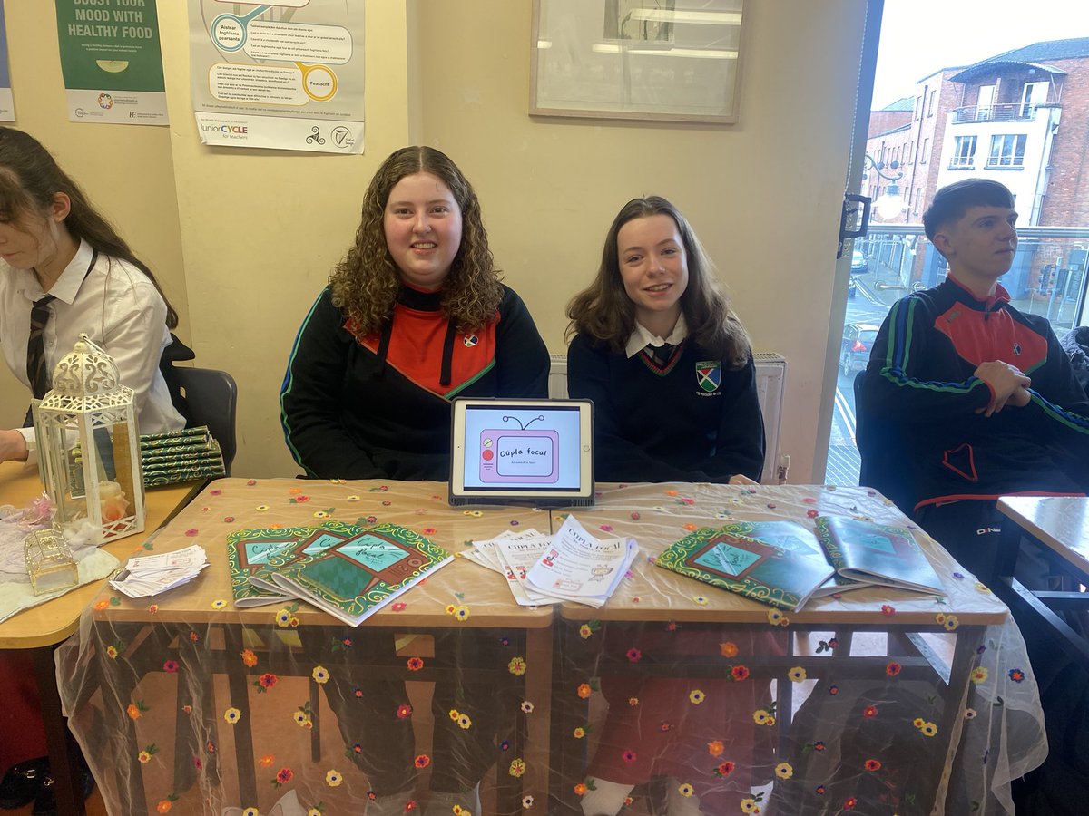 BrienShauna's tweet photo. Lá margadh iontach ag tharlú ar scoil inniú!!! @GCLuimnigh @ROINN_GNO https://t.co/T9q7lB4nlH