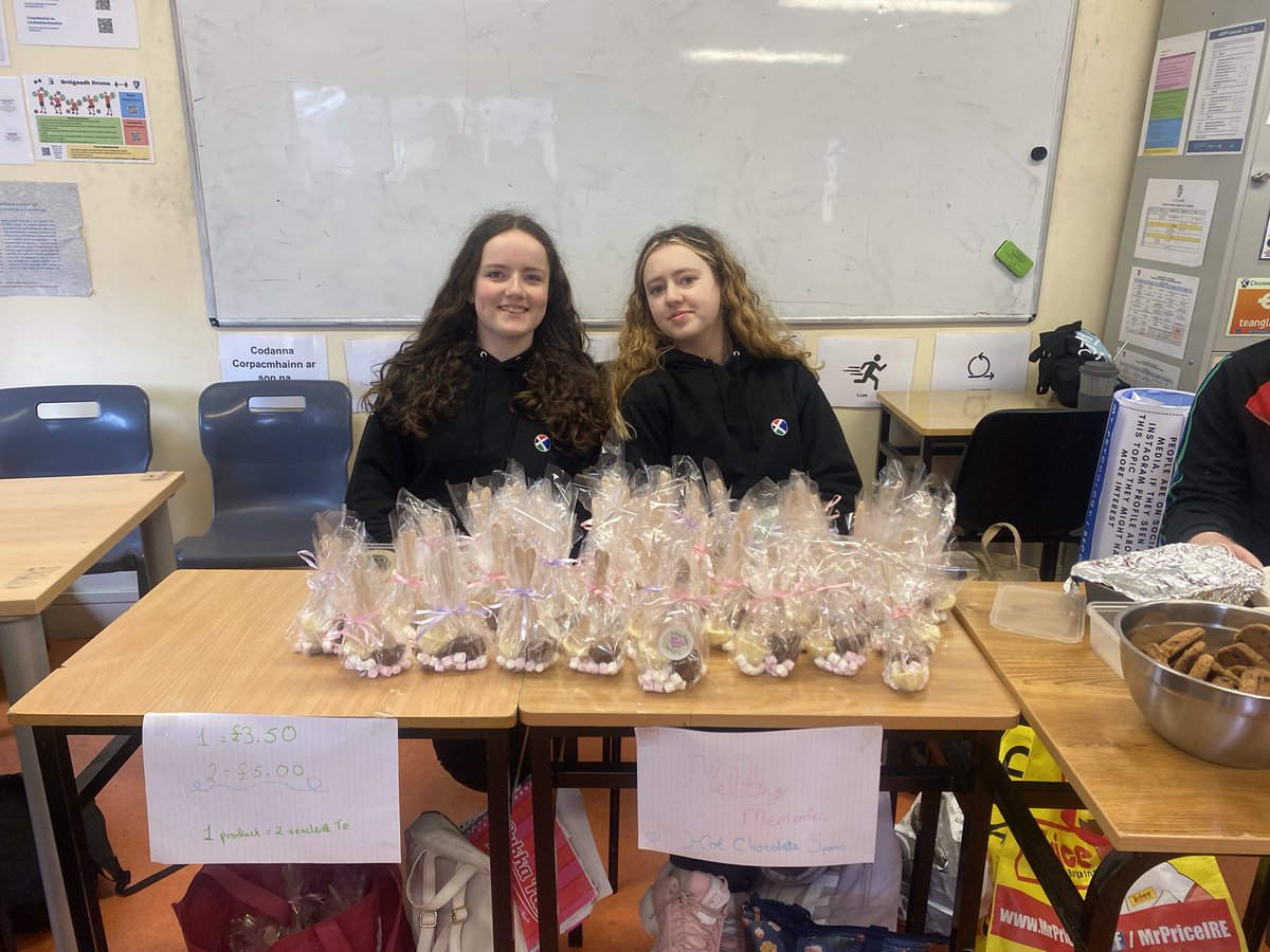 BrienShauna's tweet photo. Lá margadh iontach ag tharlú ar scoil inniú!!! @GCLuimnigh @ROINN_GNO https://t.co/T9q7lB4nlH