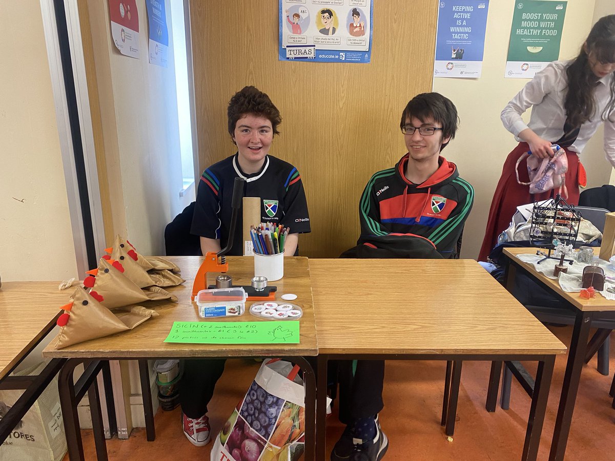 BrienShauna's tweet photo. Lá margadh iontach ag tharlú ar scoil inniú!!! @GCLuimnigh @ROINN_GNO https://t.co/T9q7lB4nlH