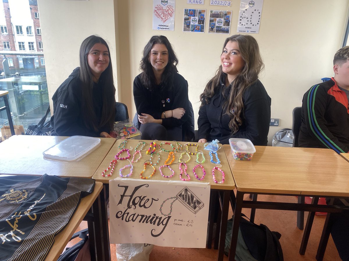 BrienShauna's tweet photo. Lá margadh iontach ag tharlú ar scoil inniú!!! @GCLuimnigh @ROINN_GNO https://t.co/T9q7lB4nlH