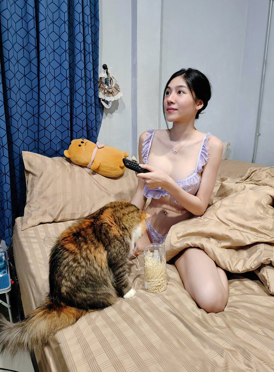 yujin625cc_'s tweet image. NETFLIX TIME 💜