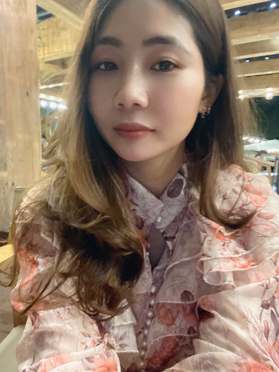 lin8386's tweet photo. Sớm mai môi nở nụ cười 
Tiễn đưa phiền muộn , đón mời an nhiên . https://t.co/PXISQKuW7R