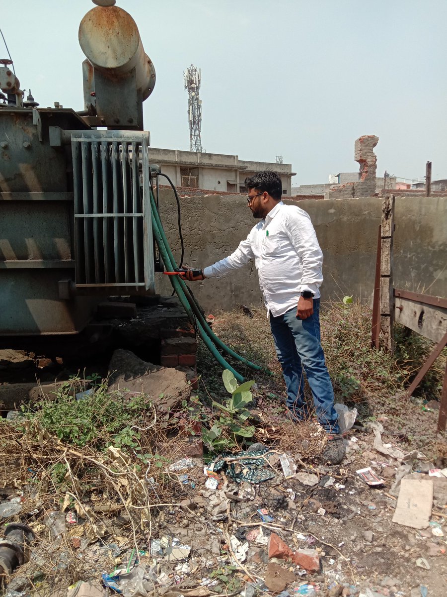 Pradeep76561321's tweet photo. 630 kva kamla daal meel edd1 hathras plenth damage,lt lead insulation damage b phase,no protection on lt @dvvnlhathras @dvvnlhq @DvvnlWorkshop @e_aligarh @MDDVVNL https://t.co/h6hwugBf29