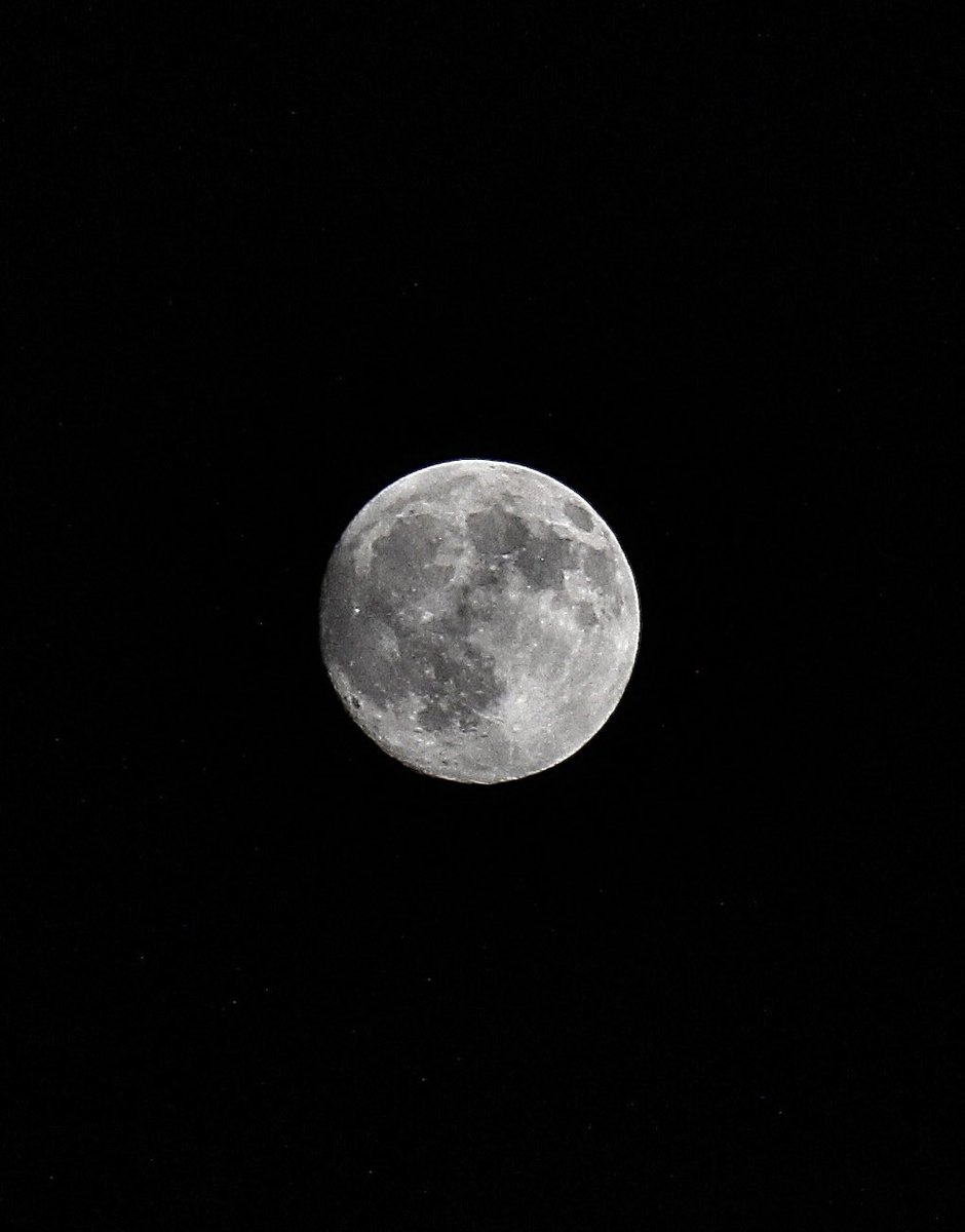 今晚的月亮 
鏡頭：70mm-210mm
#Canon600D