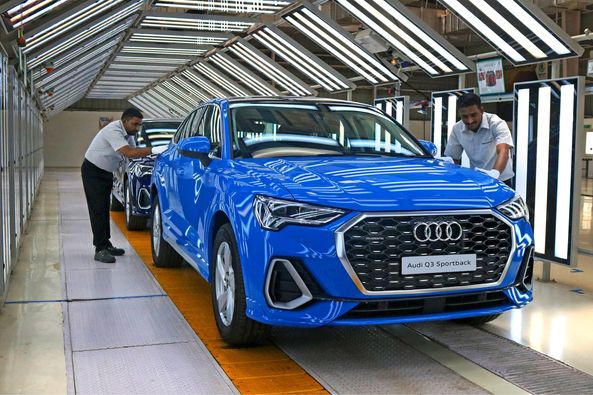 When style meets versatility. The Q3 family. Audi India begins local production of the popular Audi Q3 and Q3 Sportback at the SAVWIPL plant in Aurangabad.
#AudiIndia #AudiQ3 #AudiQ3Sportback #FutureIsAnAttitude