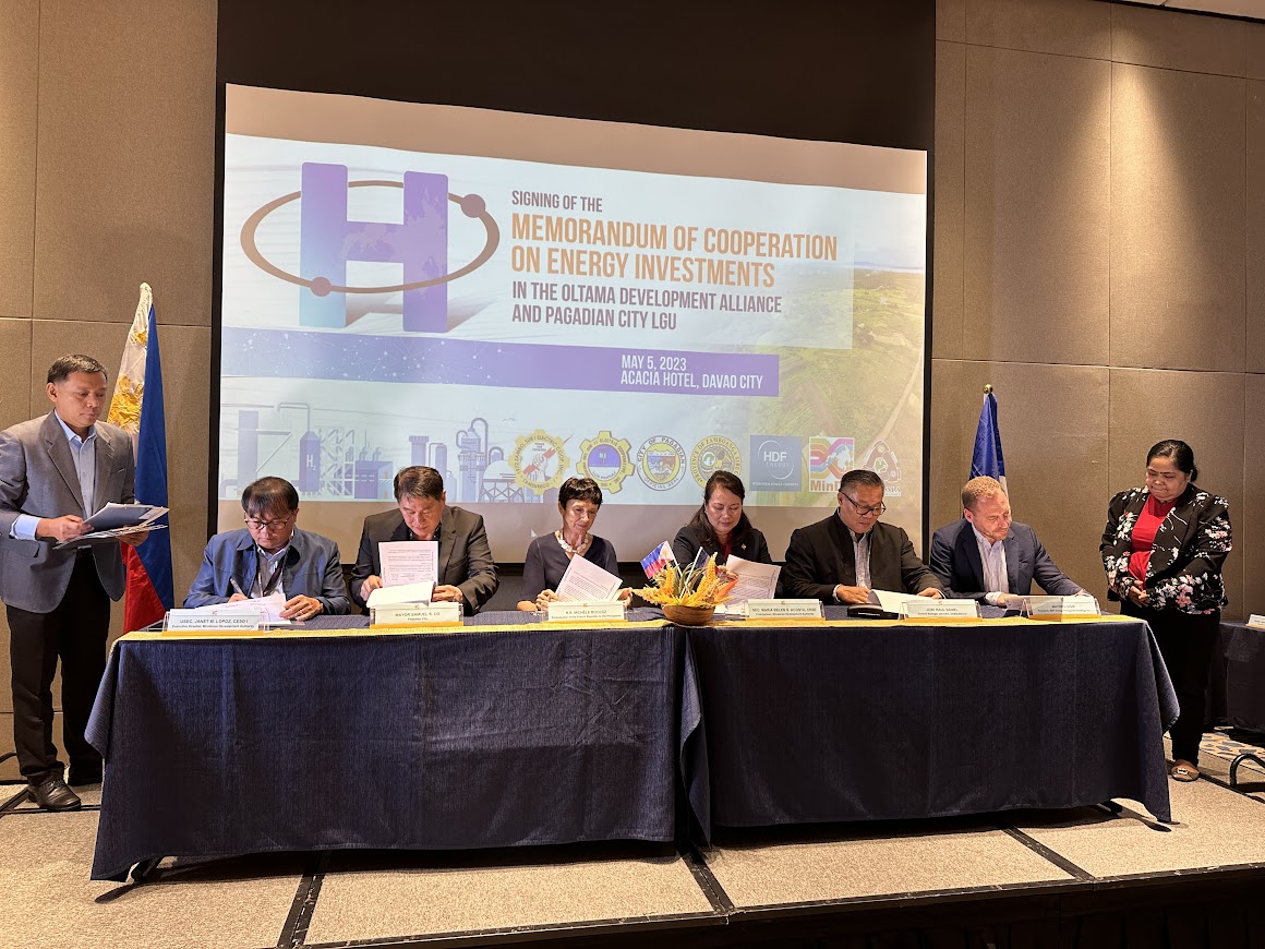 MinDAgovph's tweet photo. PHOTOS: Memorandum of Cooperation Signing among MinDA, HDF Energy, PLGU Zamboanga Sibugay, OLTAMA, LGU Pagadian City, ZAMSURECO- I, and ZAMSURECO-II for the for Olutanga Hydrogen Renewstable® power plant project.
#MindanaoPowerDevelopment
#Hydrogen https://t.co/0wkQXh3Ae8
