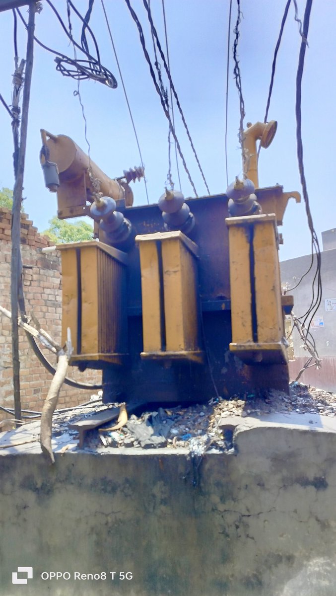 AshokKu91463618's tweet photo. Load inspection and site maintenance 250 kva
 Gadda mohalla mirhachi Etah.
Load R-190, Y-177, B-181, N-25.
No LT protection.

LT cable radiator touch.
LT cable insulation damage.
@aksharmaBharat @ChiefSecyUP @dvvnlhq @MDDVVNL @UPPCLLKO @mduppcl @e_aligarh @EMofficeUP https://t.co/X1M4d7nkiA