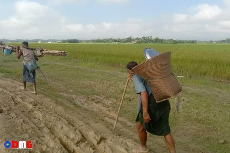 Zarni Soe (@znsoe19) on Twitter photo Junta Military Council infantry division (22) commanded about 200 villagers Rakhine State #Buthidaung #Rakhine residents of Phang Nyon Chaung Village to leave the village temporarily and the residents have left their homes and are living in shelters nearby on April 30_2023.<a href="/UN/">United Nations</a> Junta Military Council infantry division (22) commanded about 200 villagers Rakhine State #Buthidaung #Rakhine residents of Phang Nyon Chaung Village to leave the village temporarily and the residents have left their homes and are living in shelters nearby on April 30_2023.<a href="/UN/">United Nations</a>