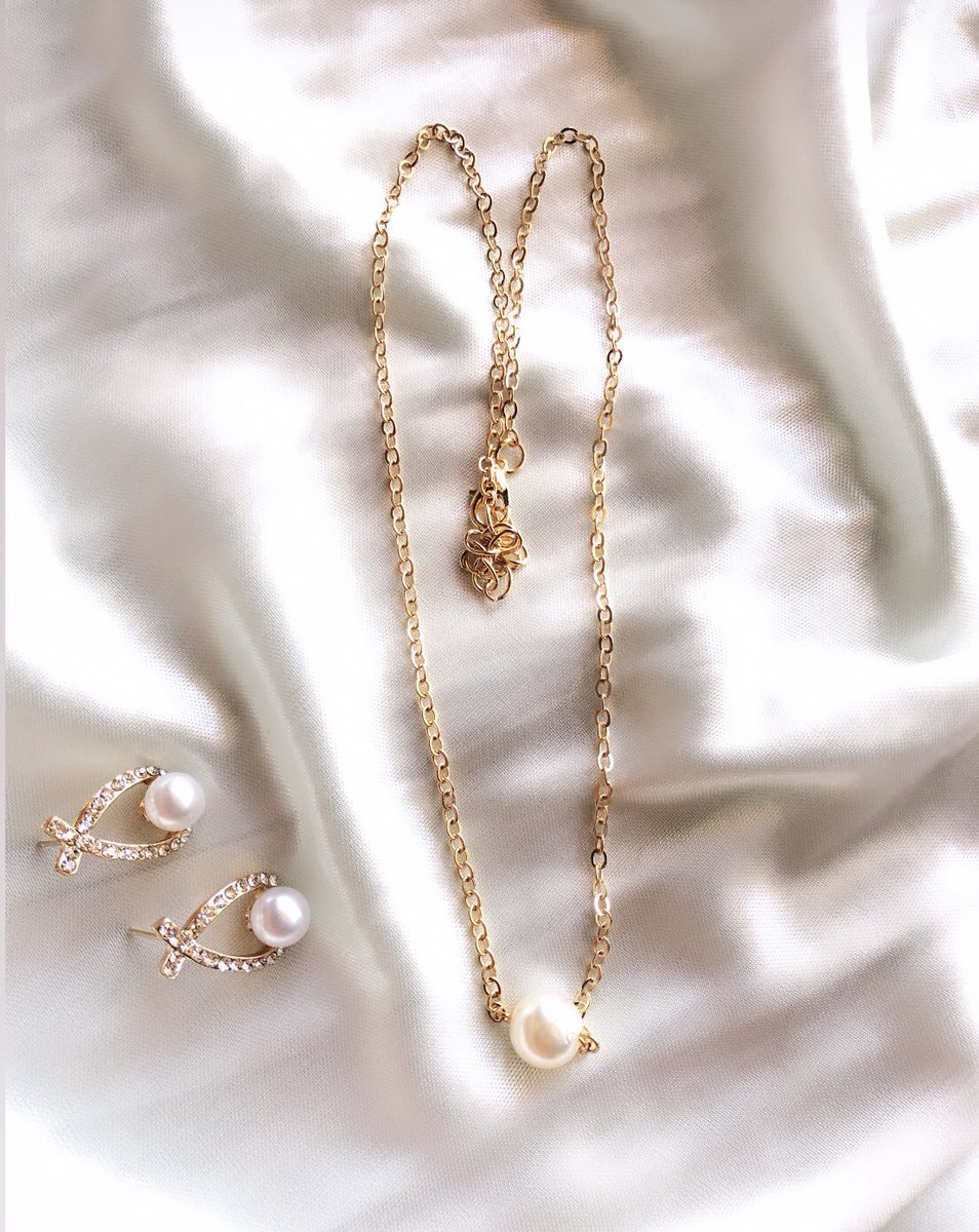Stainless Steel Gold pieces✨

After a long week, all you want to do is shop some jewelry & chill 😍♥️! 

Two piece jewelry sets available now.
Shop now🔥

Price : 30,000/= a set. 

•••
#jewelryaddicts #jewelrygram #shopglorygemsuganda😍