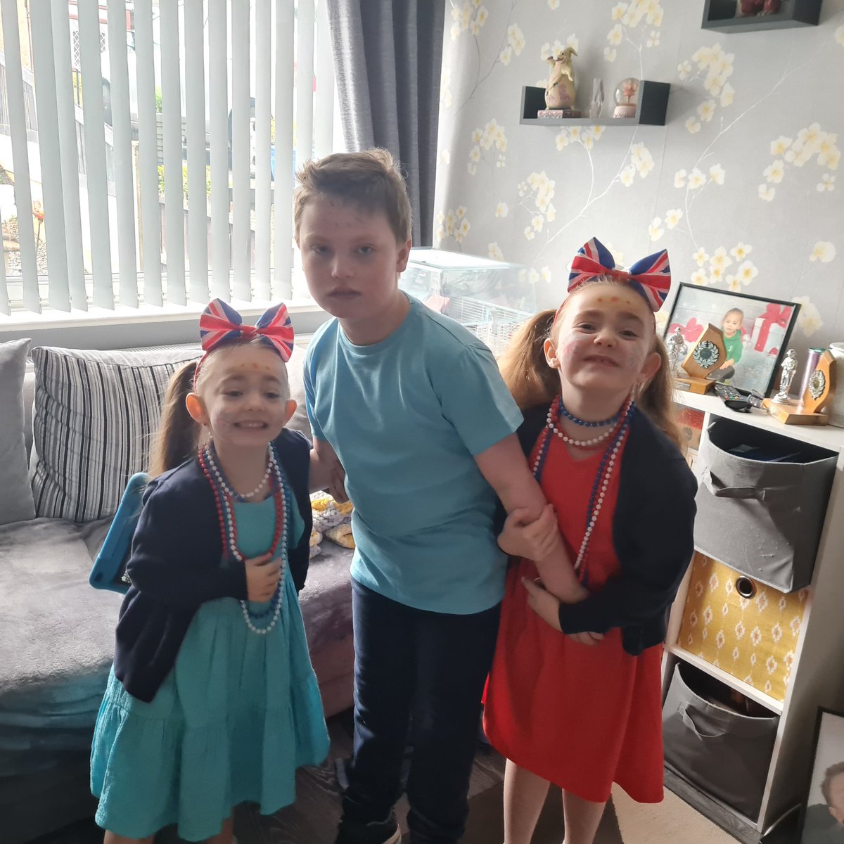 kellyrawding85's tweet photo. All ready for corrination party at school my little loves ❤️ xxx https://t.co/GcPC77xQnj