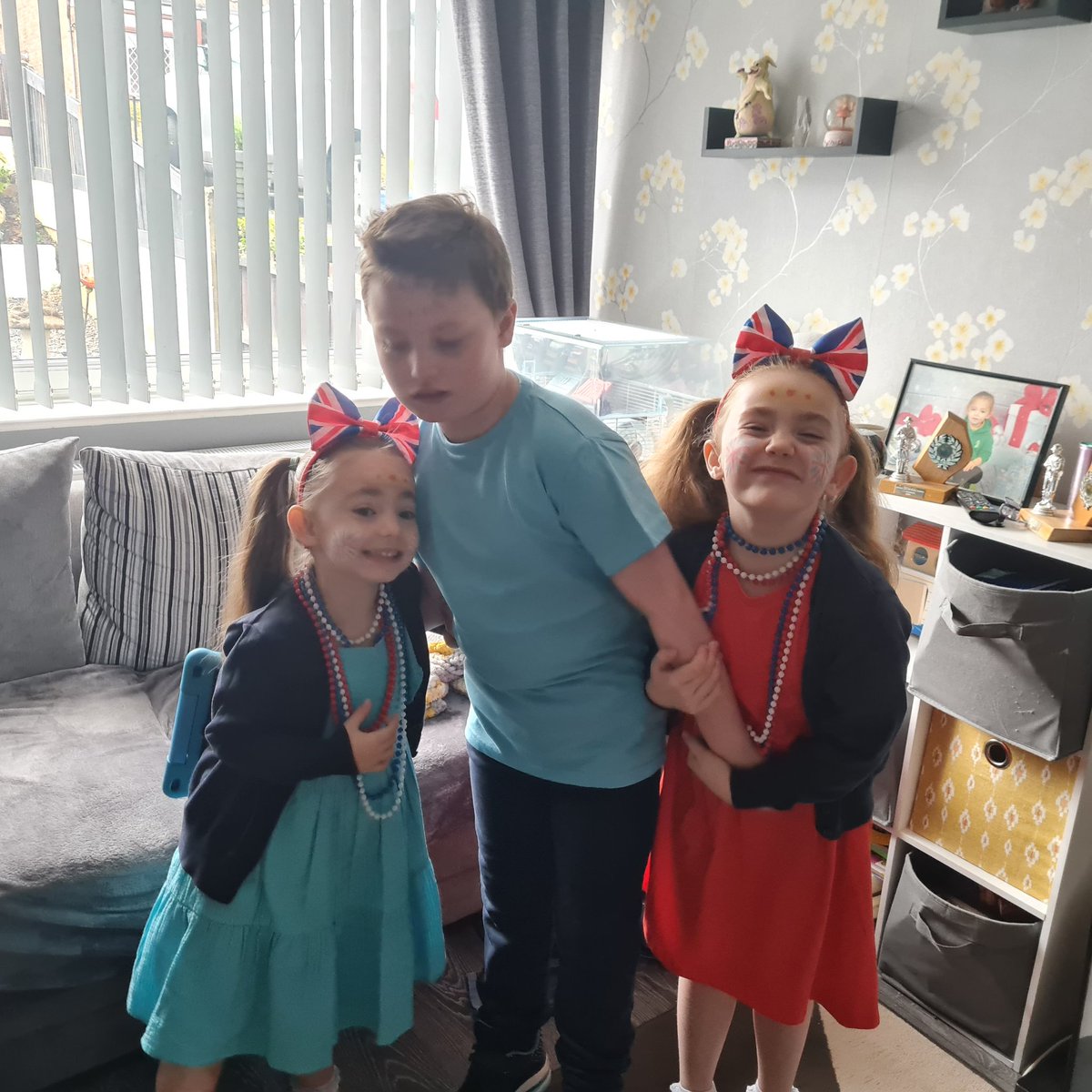 kellyrawding85's tweet photo. All ready for corrination party at school my little loves ❤️ xxx https://t.co/GcPC77xQnj