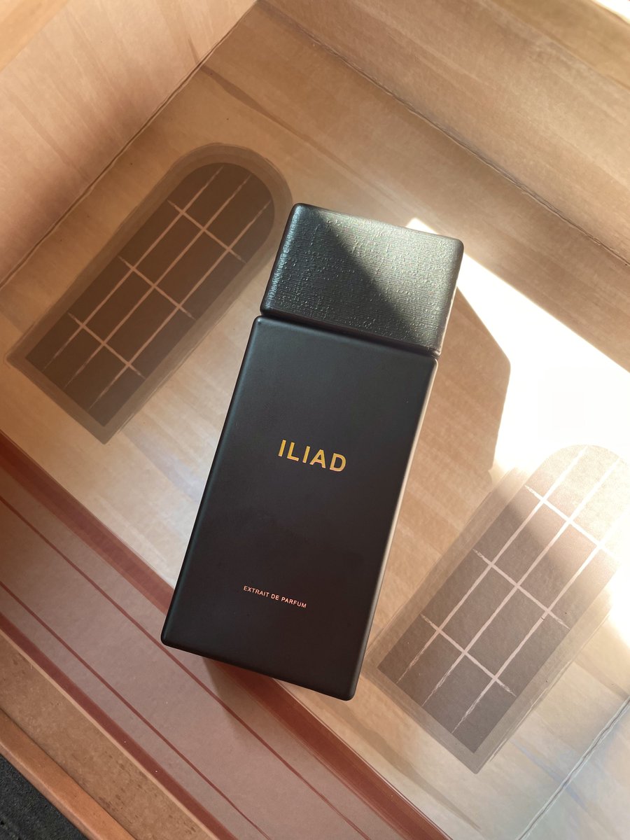 nocturnalcutie's tweet photo. do you wanna smell warm &amp; sensual? I think this ILIAD from saffnco is the answer.

spicy but gentle opening, floral in the middle, warm &amp; ambery sweet on the drydown . bisa dipakai semua gender but menurutku ini lean to masculine🖤 https://t.co/Umk39E0W30