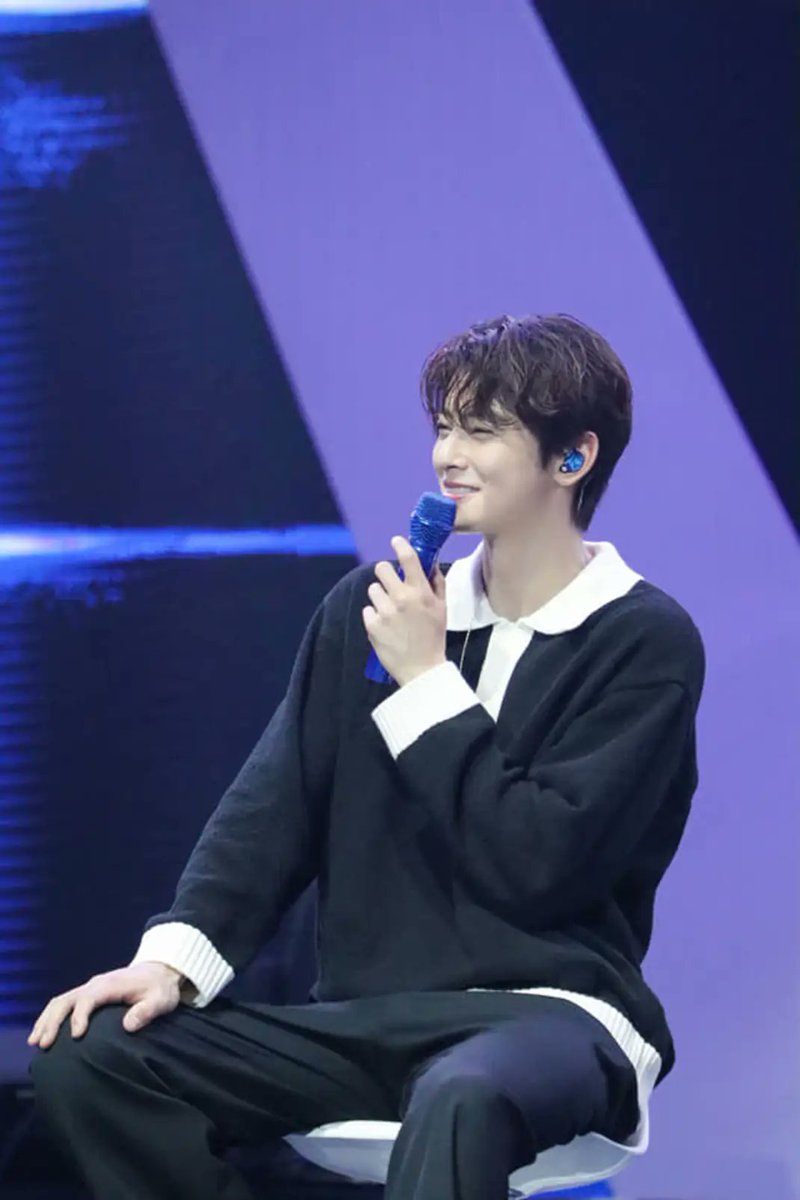 chaeunwoodaily's tweet photo. Cha Eunwoo at KonnectCon event..

https://t.co/OAXLNxIIlF

230505 @offclASTRO
#ChaEunWoo | #차은우 | #チャウヌ | #车银优 | #ชาอึนวู | #이동민 | #로하수호 | #아스트로 | #ASTRO https://t.co/0qZVHgrtW5