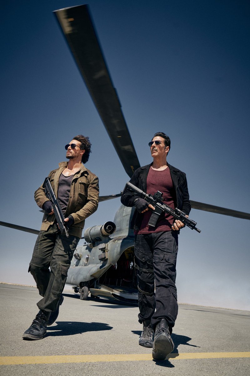 taran_adarsh's tweet photo. AKSHAY KUMAR - TIGER SHROFF - PRITHVIRAJ: ‘BADE MIYAN CHOTE MIYAN’ TO RELEASE ON EID 2024… FILMING COMPLETE… #BadeMiyanChoteMiyan stars #AkshayKumar, #TigerShroff and #PrithvirajSukumaran… #AliAbbasZafar directs… Produced by #VashuBhagnani.
#BadeMiyanChoteMiyanEid2024 #Eid2024 #BMCM