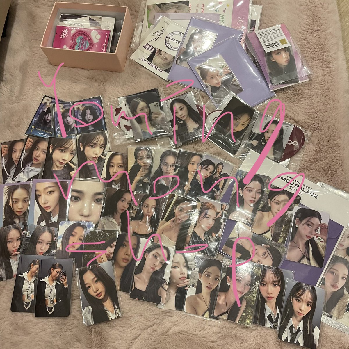 yomingmongshop's tweet photo. มีใครสนใจมั้ยค่าเดี๋ยวมาลงขายสิ่งนี้นะค่าขอทำราคาก่อนค่าแล้วจะมาลงขายส่วนใหญ่เป็นคาริน่านะค่า #ตลาดนัดaespa https://t.co/H4wNuKwzef
