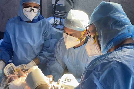 DunyaNews's tweet photo. دنیامیں پہلی بار رحم میں بچے کے دماغ  کا کامیاب آپریشن #Brain surgery #US #beforebirth #Health https://t.co/ceOo8Z9rNE https://t.co/82UkNgqmun