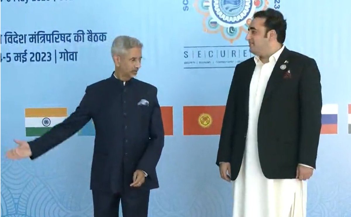 whokumargaurav's tweet photo. अब आ ही गए हो तो बैठ भी जाओ (इस लायक तो हो नहीं )
बस आटा और कश्मीर मत मांगना.🤣 https://t.co/ZF2nGTW0O3
