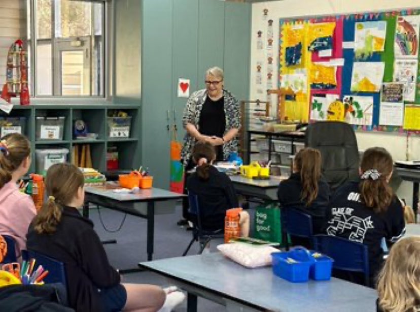 ScallywagRay's tweet photo. Is this called indoctrination, grooming, or something else?
I hope she has her working with children check @ServiceVic?
#BevMcArthur #LiberalVictoria https://t.co/SThCIsrcoM