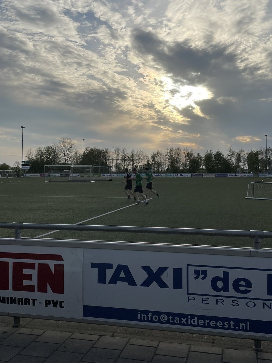 📰 <a href="/thomasharink/">TH</a> en <a href="/joostdeweerd/">Joost de Weerd</a> terug op het veld. Hard werkend aan hun herstel na zwaar blessureleed. Nog een lange weg te gaan maar de investering die ze doen is goed om te zien 📈