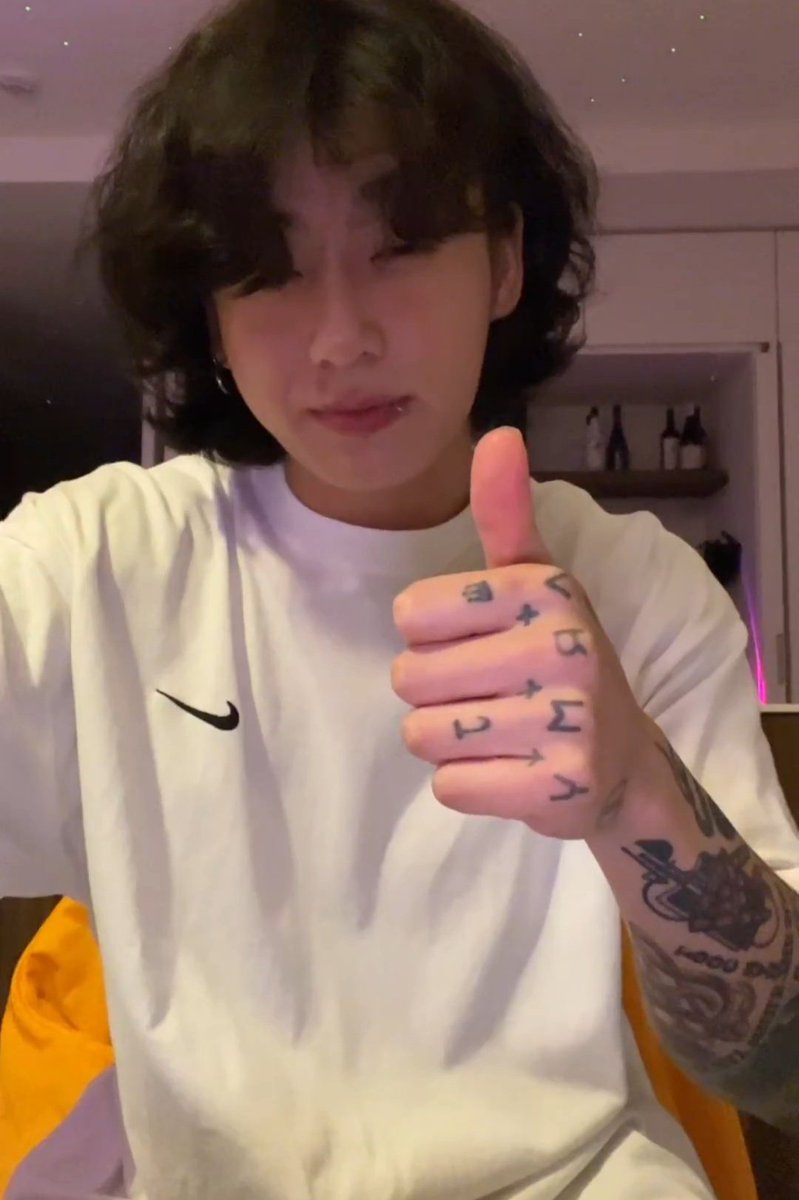 TaekookVisiri's tweet photo. @PhamThiChinh2k I'm mot stained.  I'm perfectly alright 👍 https://t.co/EVeYalZPjg