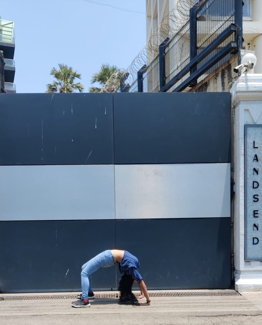 sumitra_p's tweet photo. You might have all the riches in the world, but have you ever done a chakrasana in front of @iamsrk’s Mannat? 😅 https://t.co/4xdK6QHCoN