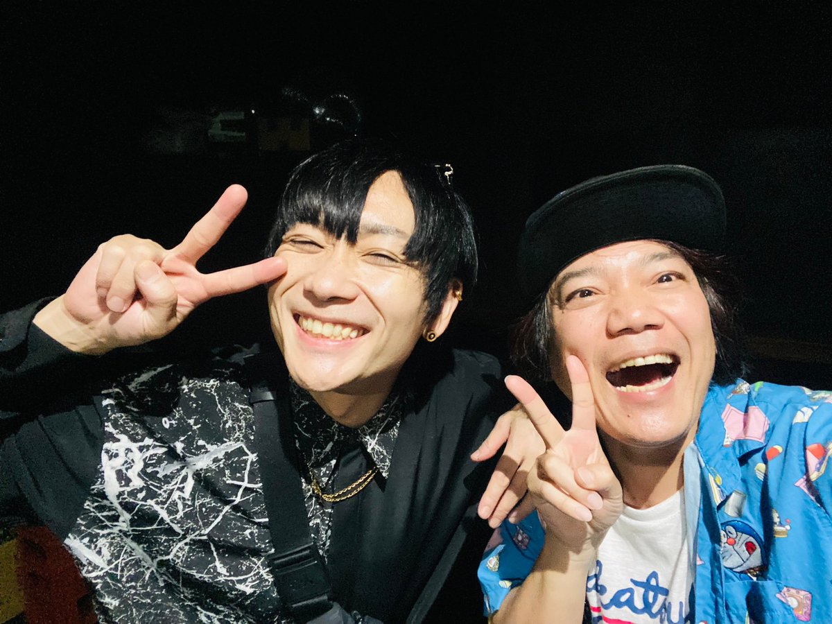 uetakenichi's tweet photo. 今の植田健一の全てを繋いでくれてるナカノアツシさん。

返しきれない恩が沢山。

何周もしてだいぶこそばいけどめちゃめちゃ大好きな人。

次回は5.7横浜ブルーラインフェスで共演（UNDER EDGE）

宜しくお願い致します。

そして、本日の大トリは勿論、ナカノアツシ（ピアノのヨッチャキも一緒） https://t.co/nMEpmHy7vt