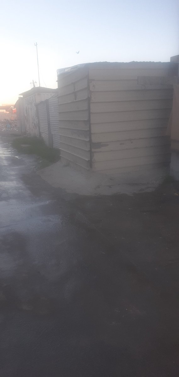 LuthoSotsaka's tweet photo. #Refi_this @reficapetown #RefiCapeTown #GitCoinBeta Lets keep our streets clean... https://t.co/2ET5Ou4R4f