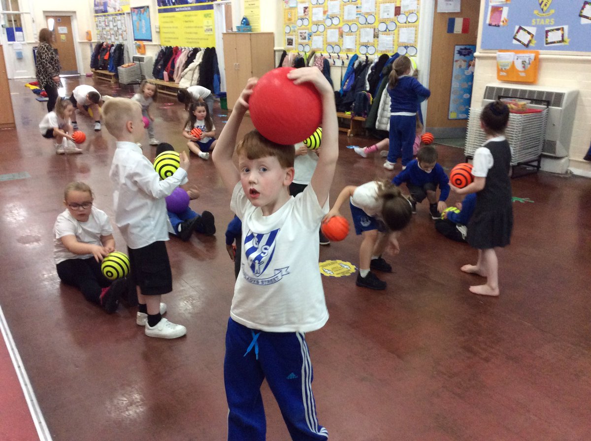 GSPSGermany's tweet photo. @GSPSGermany are having lots of fun this morning in our PE lesson 🏀⛹🏼‍♂️🤹🏻‍♀️ We are loving practicing our skill of controlling the ball! #gspspe https://t.co/faGHdLCJGr